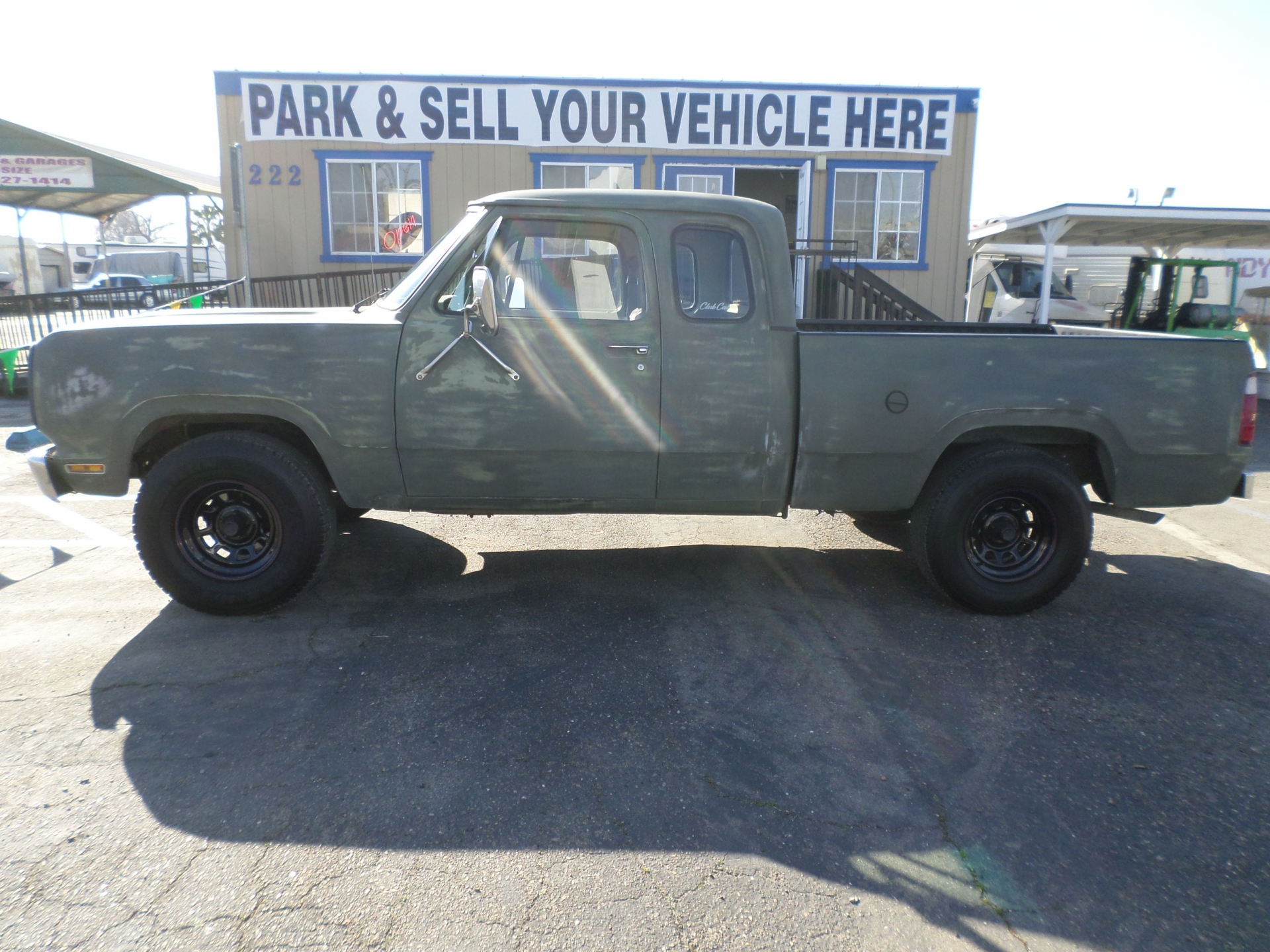 1977 Dodge D100 Club Cab