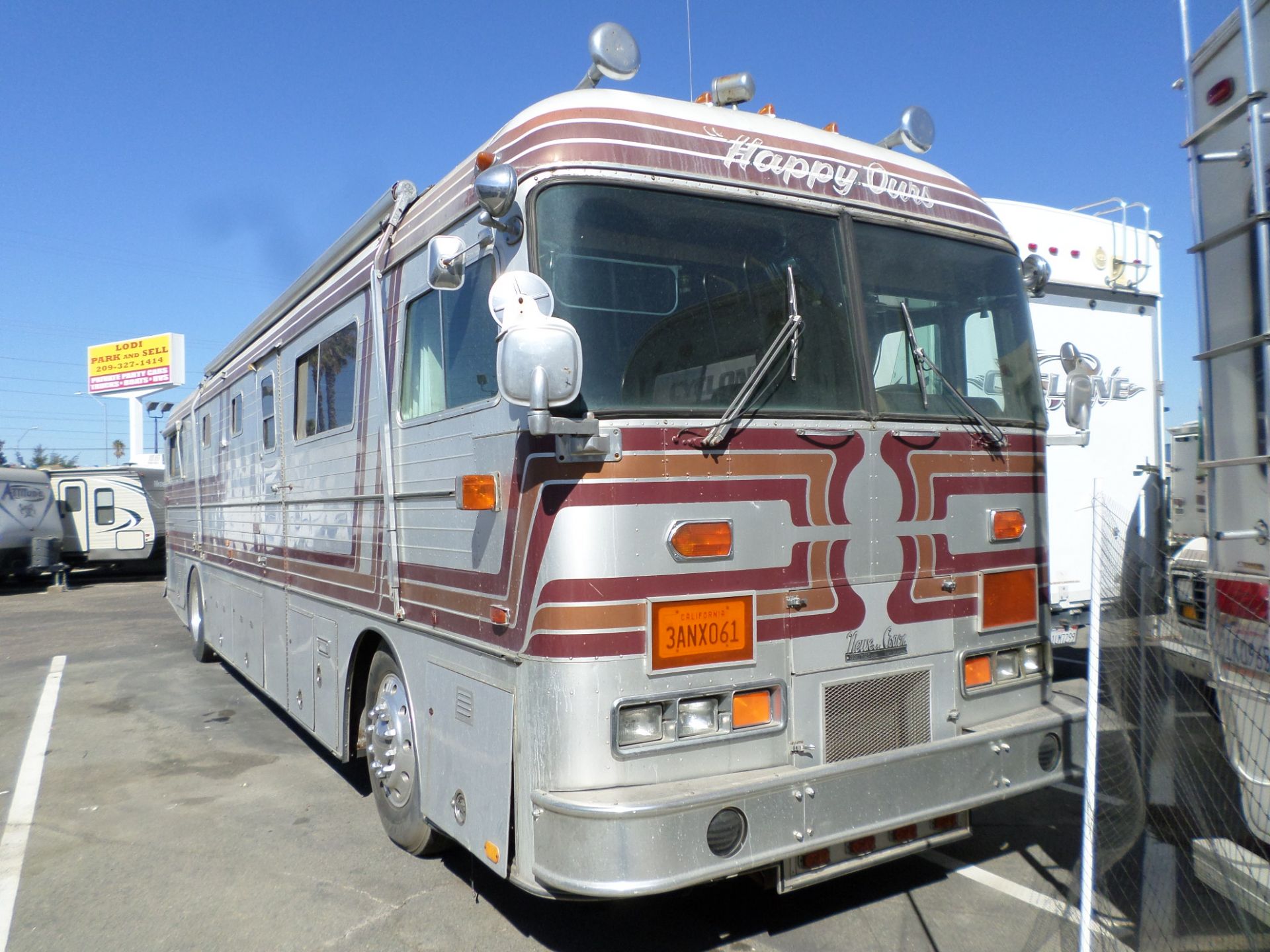 [Image: 1980-newell-coach-classic-vintage-diesel-bus-P34494.jpg]