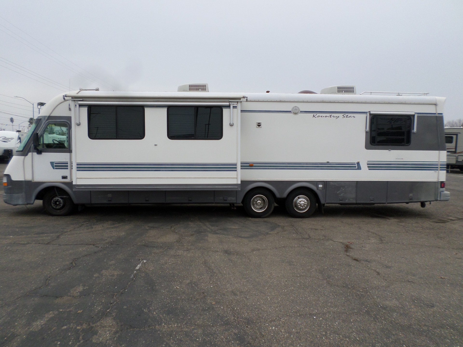 RV for sale 1995 Newmar Kountry Star Motorhome 38