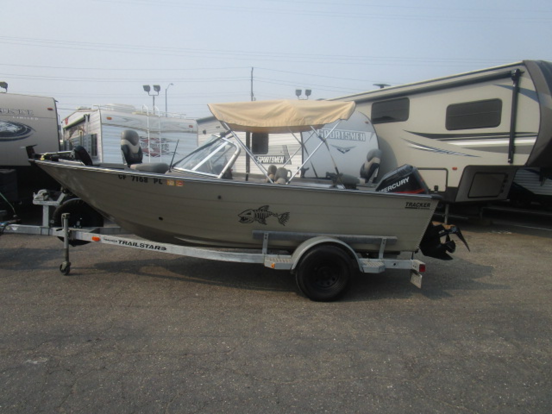 Bass Tracker Aluminum V-17 Fishing Boat 1999