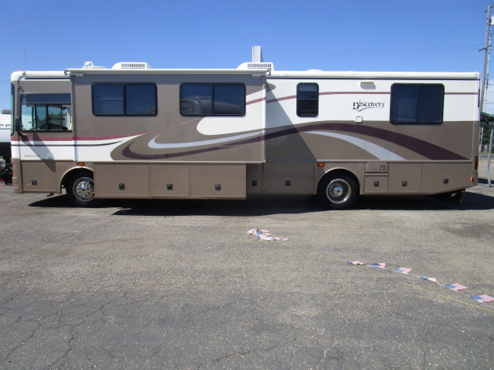 Fleetwood Discovery 37V 2000