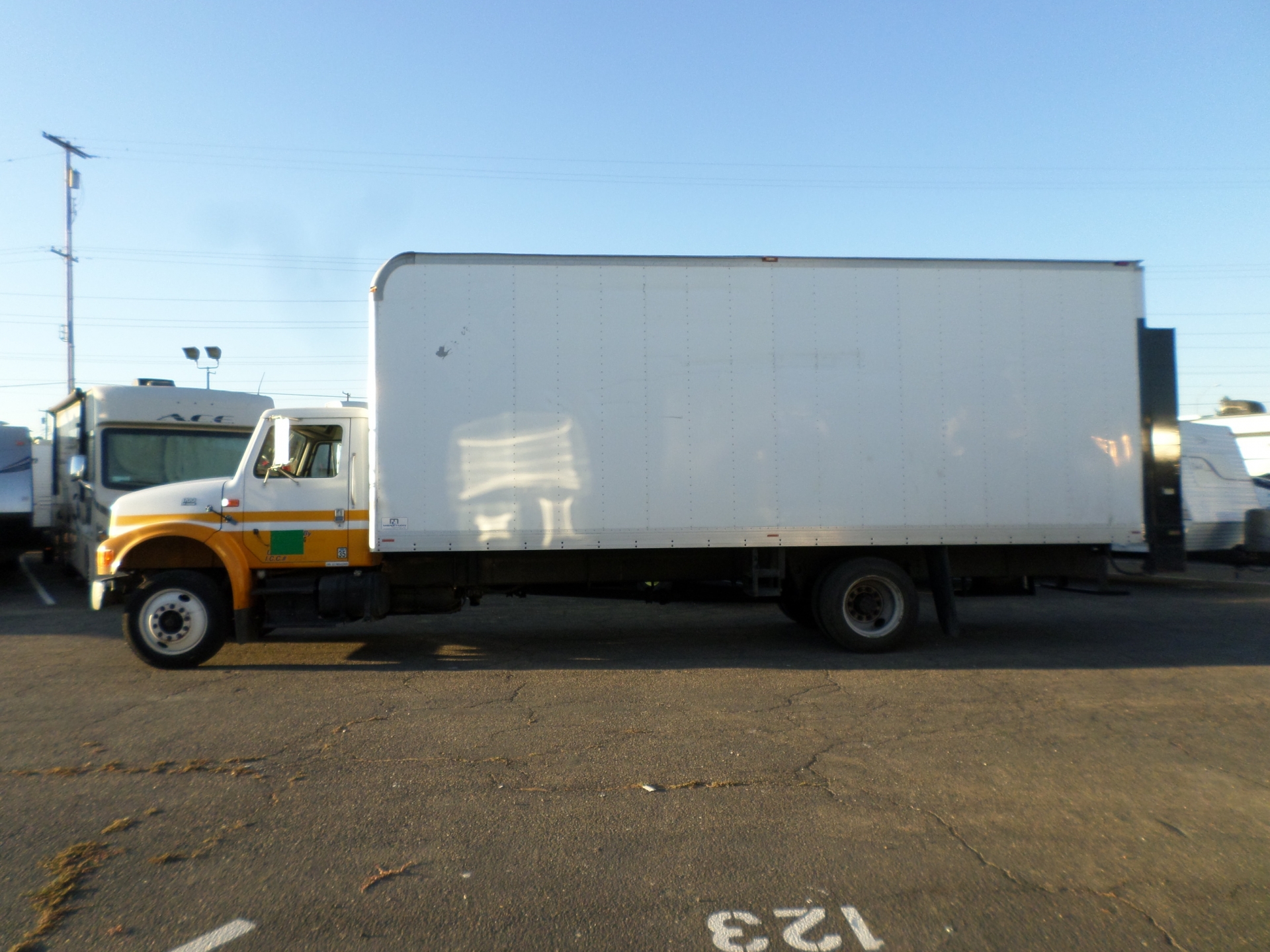 International 4700 Diesel 24ft Box Truck 2000