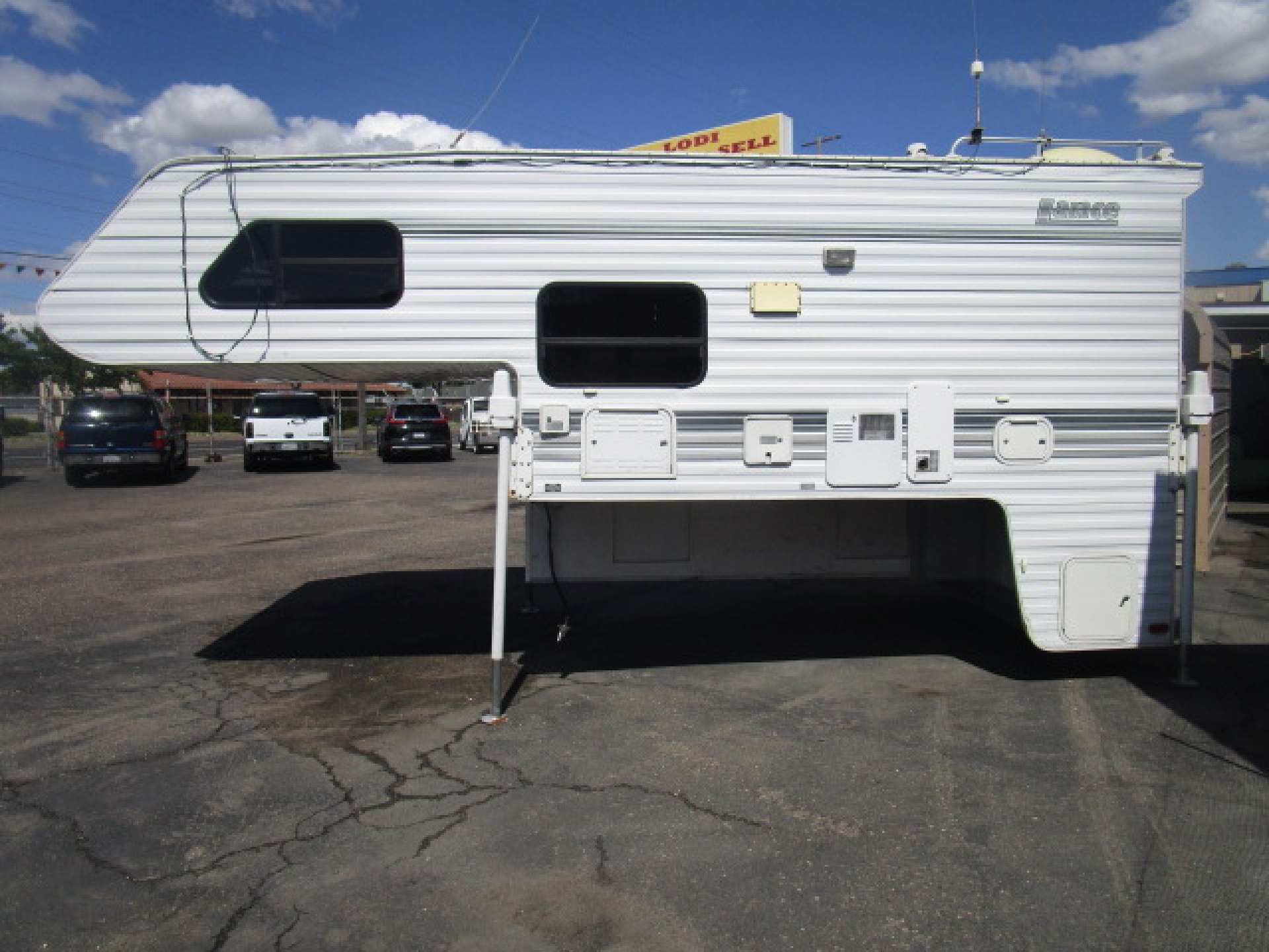 Lance Cabover Camper 1030 2001