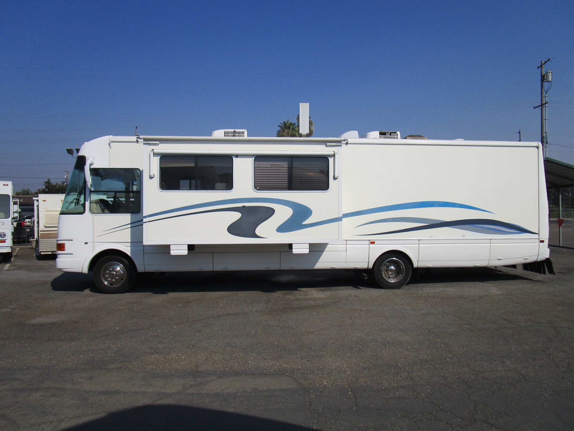 2001 National RV Dolphin Motorhome