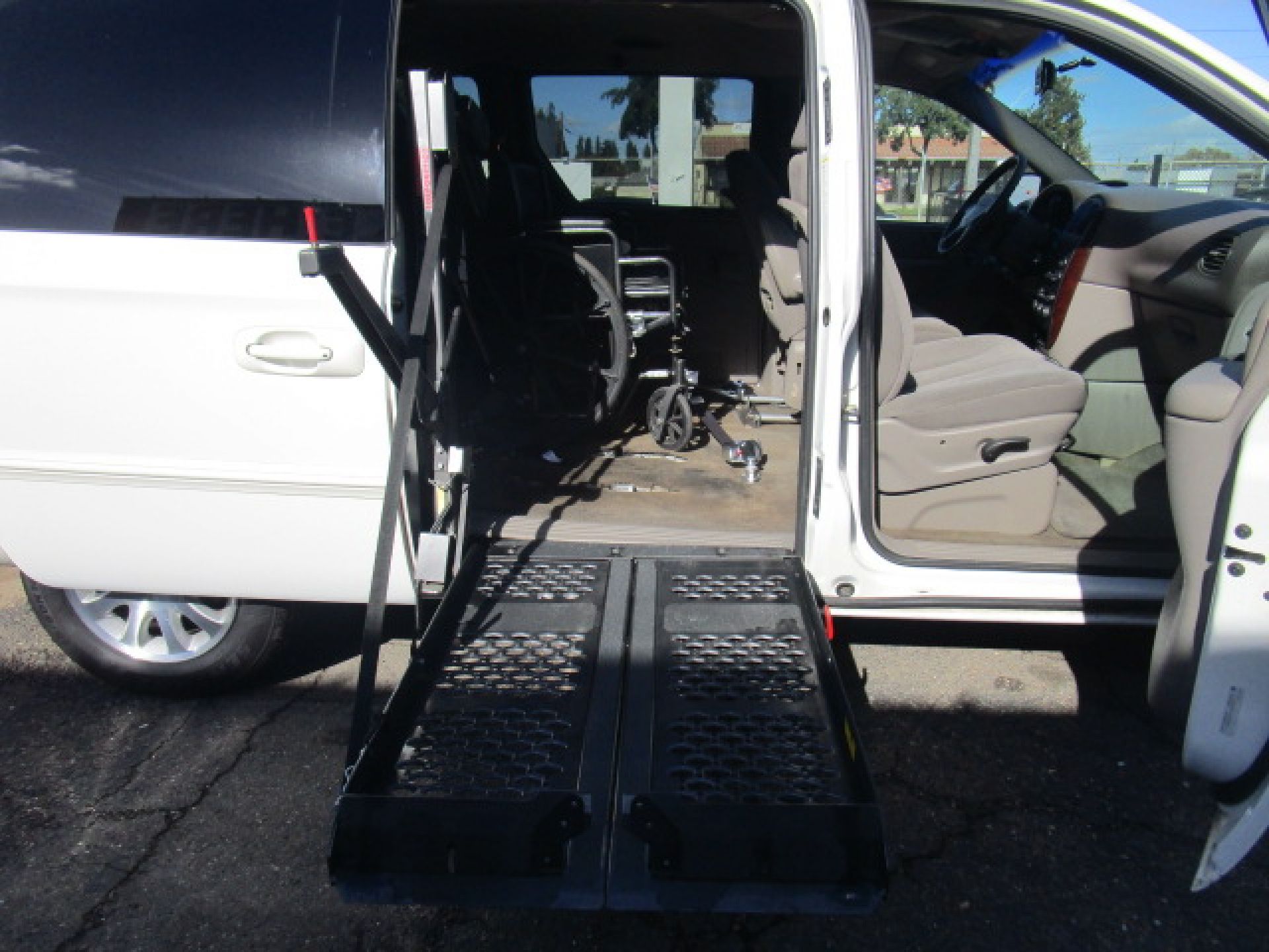 Van for sale 2002 Chrysler WheelchairMobility Side Lift Van With Hand