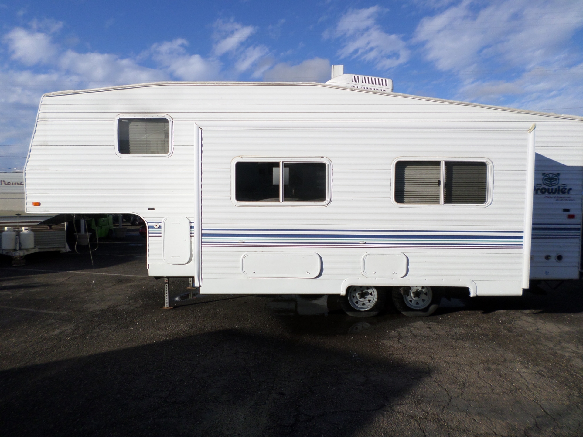 Prowler Northwest Edition Stand Up 5th Wheel 2002