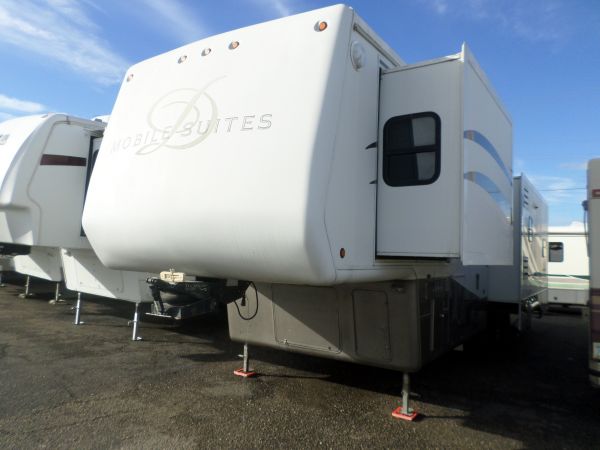2005 Double Tree Holiday Suites 36TK3