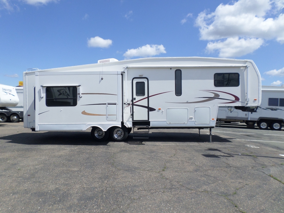2005 Hitchhiker 5th Wheel For Sale