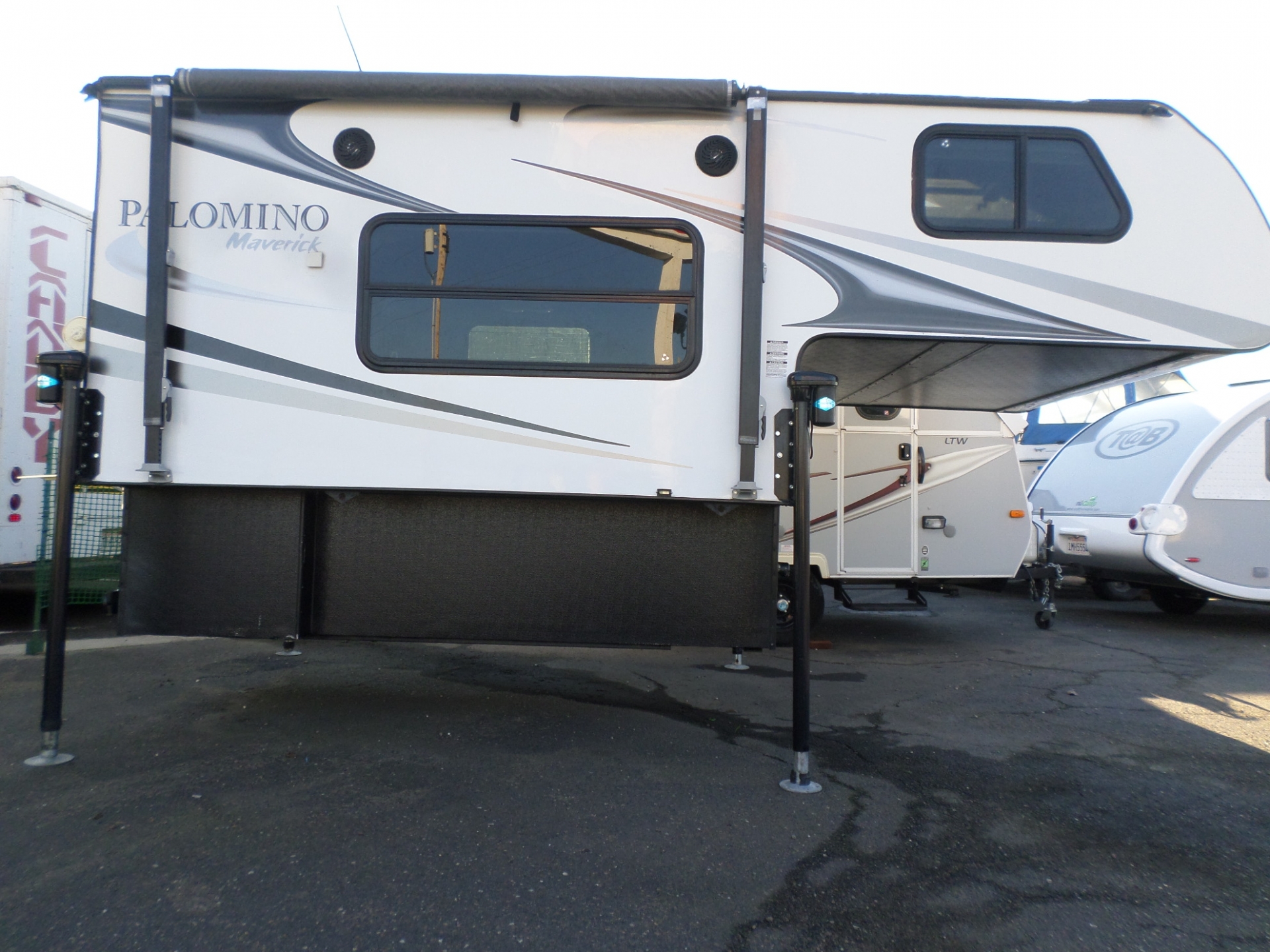 2013 Palomino Maverick Cab Over Camper