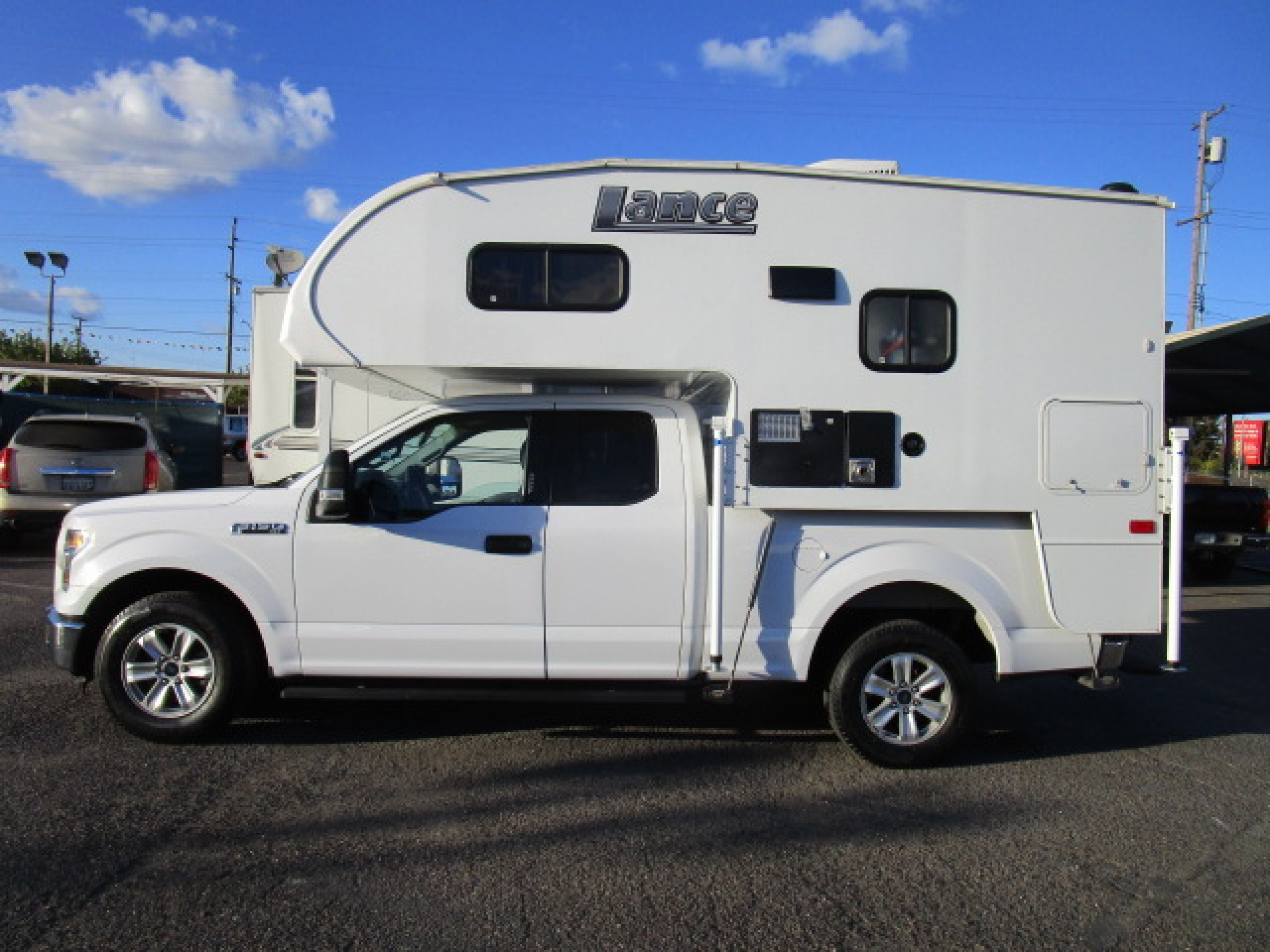 Lance-Ford Cabover Camper Model 650 Model F-150XLT 2017