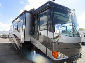 2005 Fleetwood Class A Excursion Diesel Pusher Photo 2