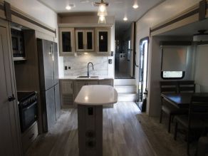 2021 Forest River 5th Wheel Rockwood Ultra-lite Photo 4