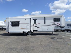 2005 Nu-Wa Hitchhiker II LS 5th Wheel