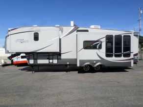 2012 Wildcat by Forest River 5th wheel Sterling 32RK