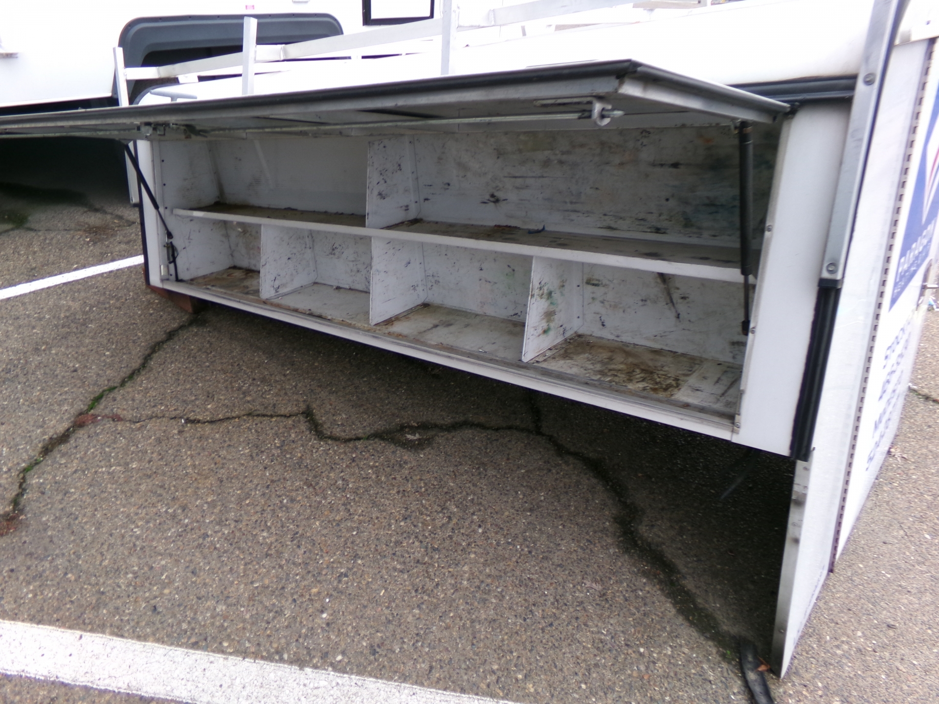 2007 ARE Truck utility shell