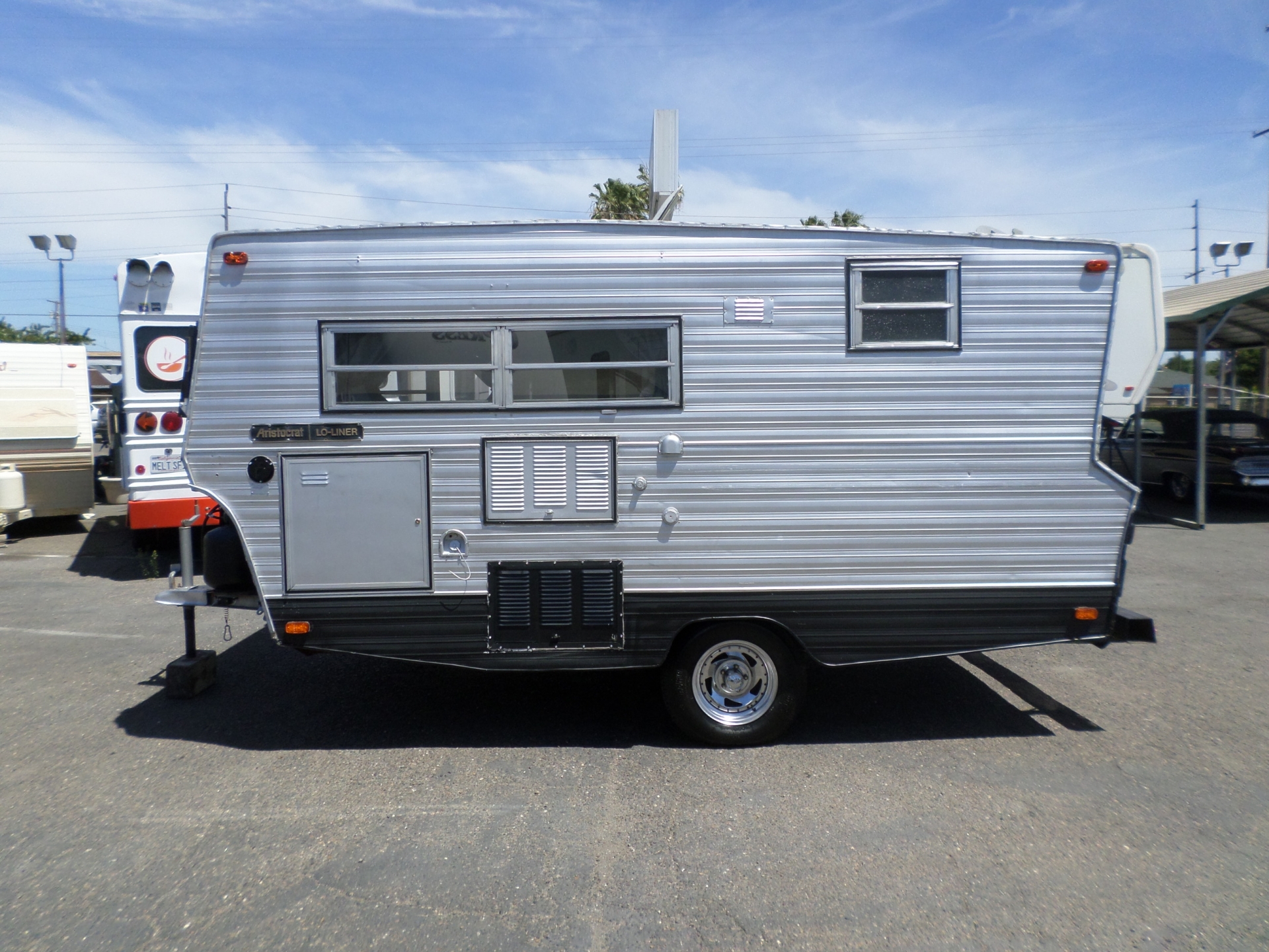 1970 Aristocrat 2630lbs Lo-Liner Vintage Camper