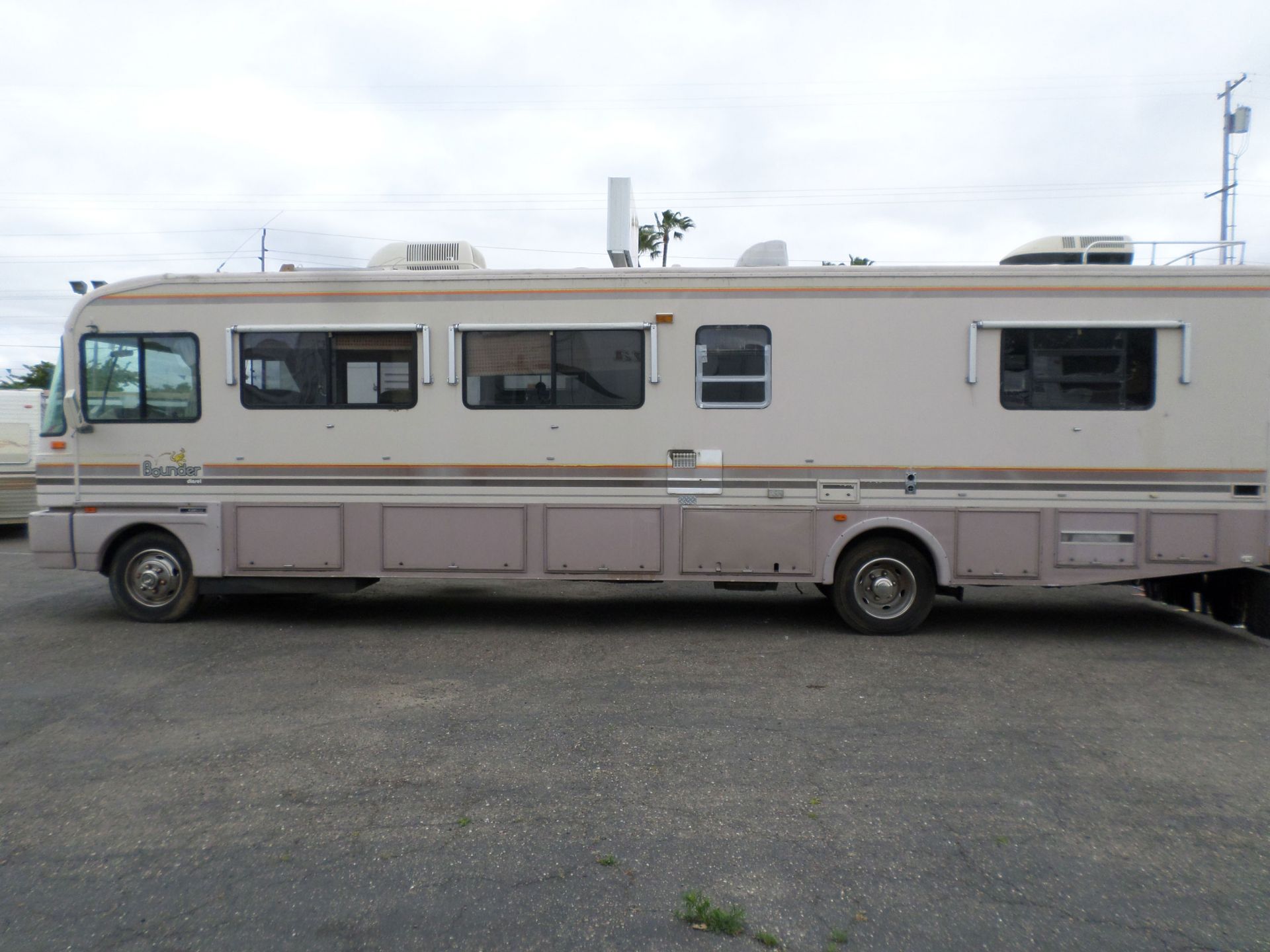 RV for sale 1992 Fleetwood Bounder 35' in Lodi Stockton CA Lodi Park
