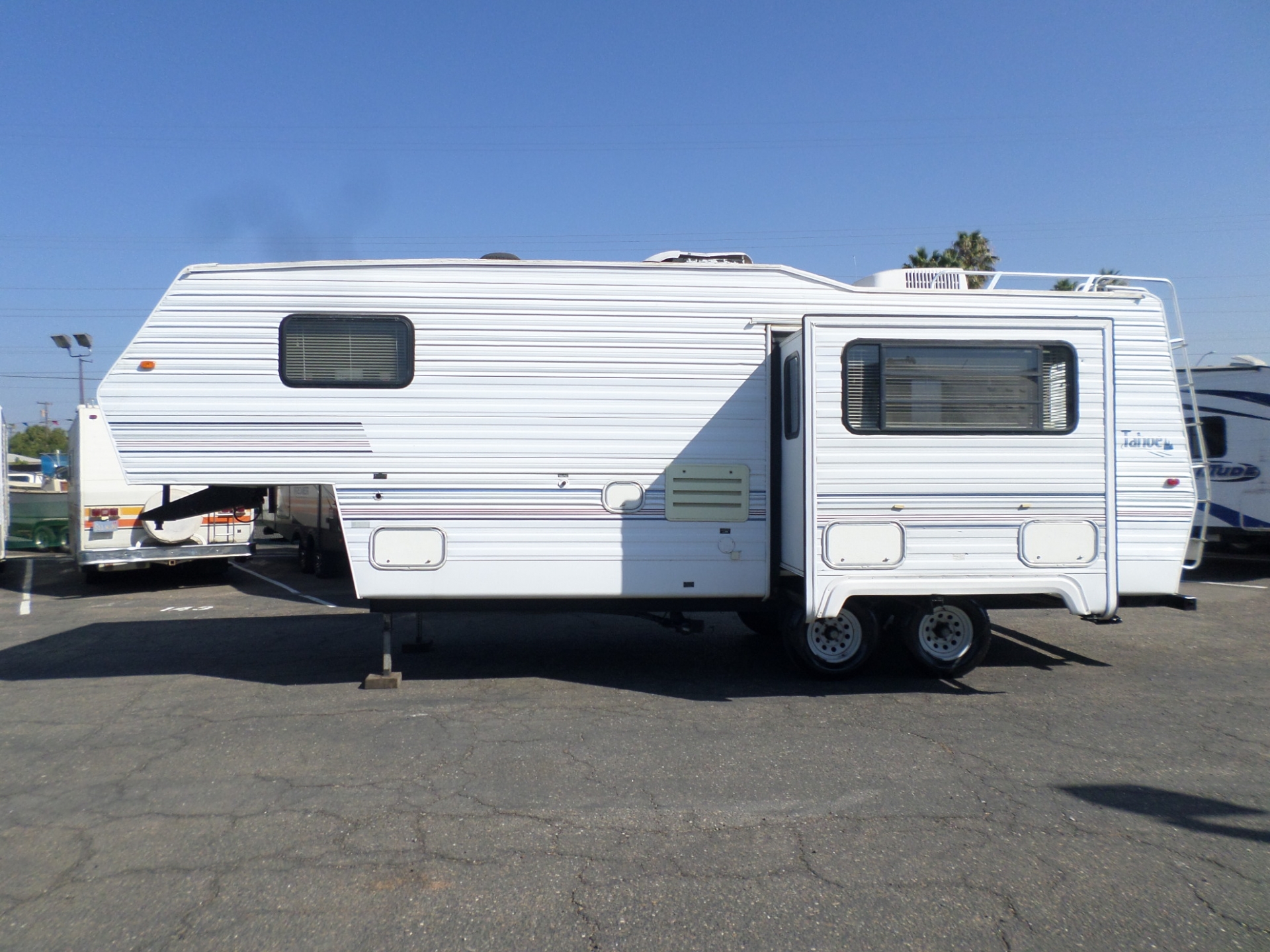 RV for sale: 2004 Tahoe 18 DT in Lodi Stockton CA - Lodi Park and Sell RV for sale: 2004 Tahoe 18 DT in Lodi Stockton CA - Lodi Park and Sell