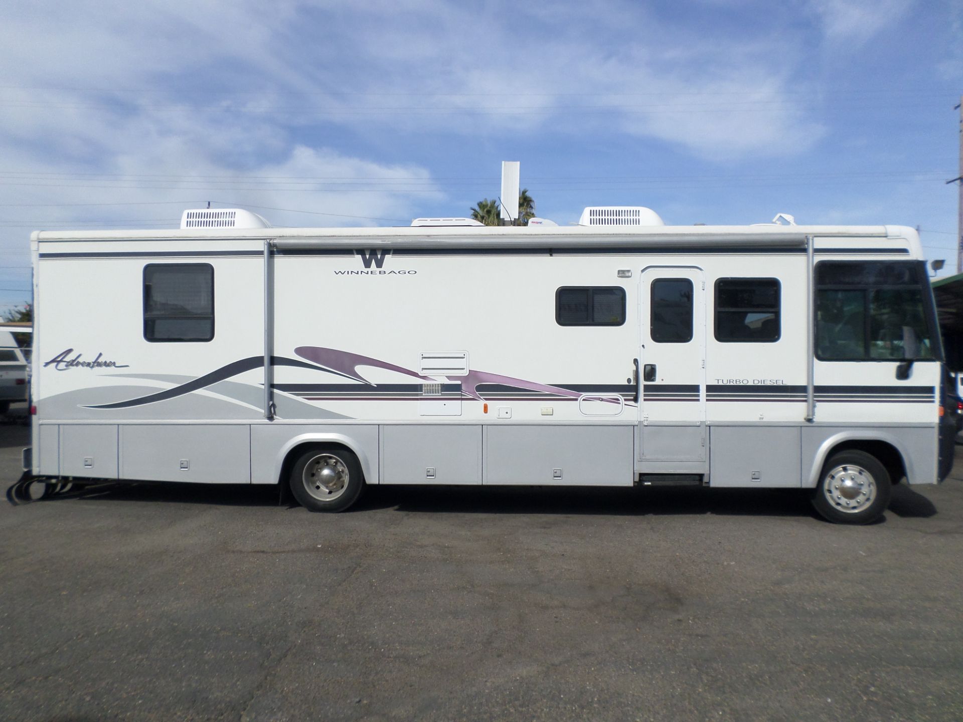 RV for sale 1999 Winnebago Adventurer Diesel Pusher 34' in Lodi
