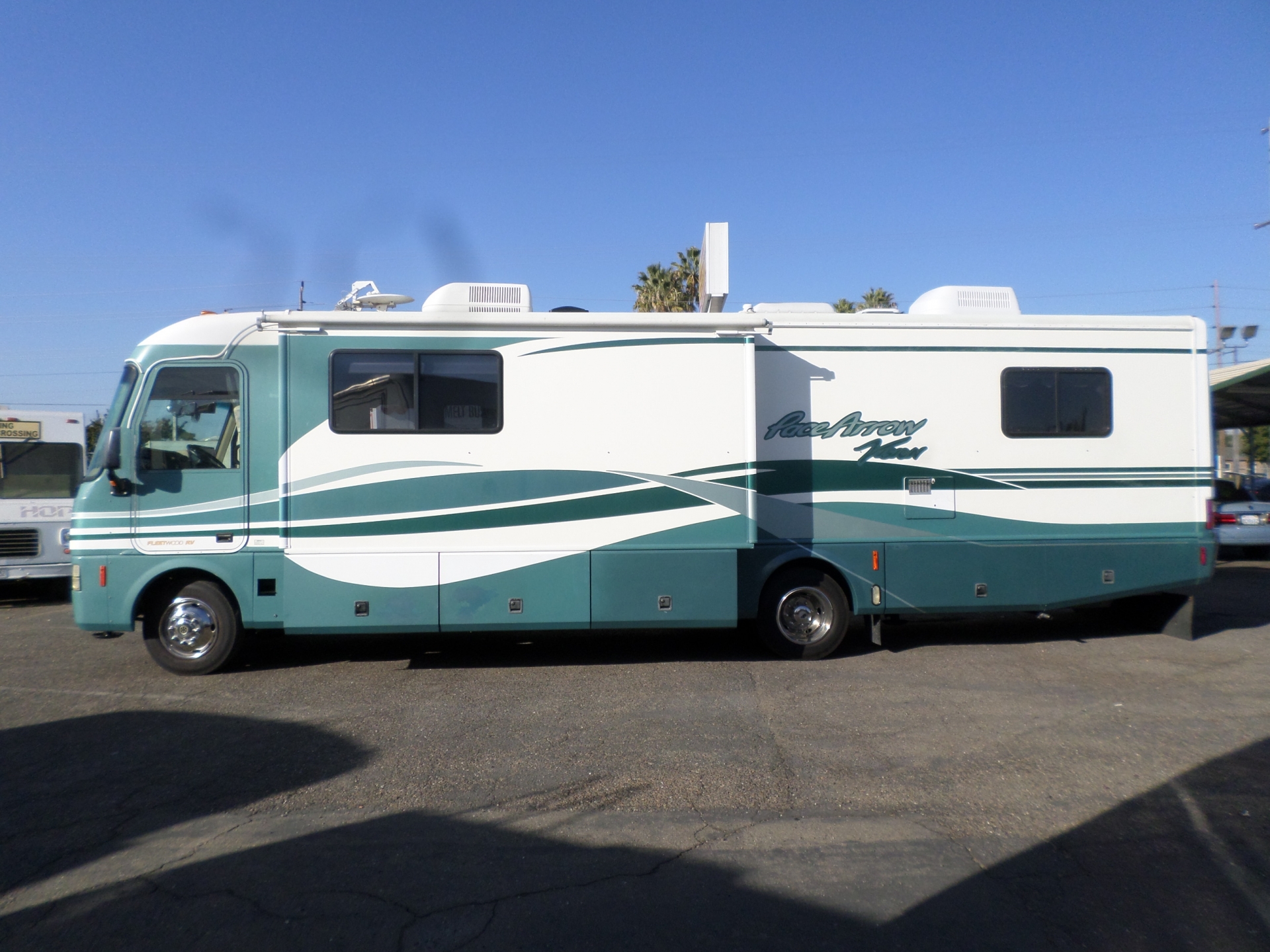RV for sale 2000 Fleetwood Pace Arrow Vision 34' in Lodi Stockton CA