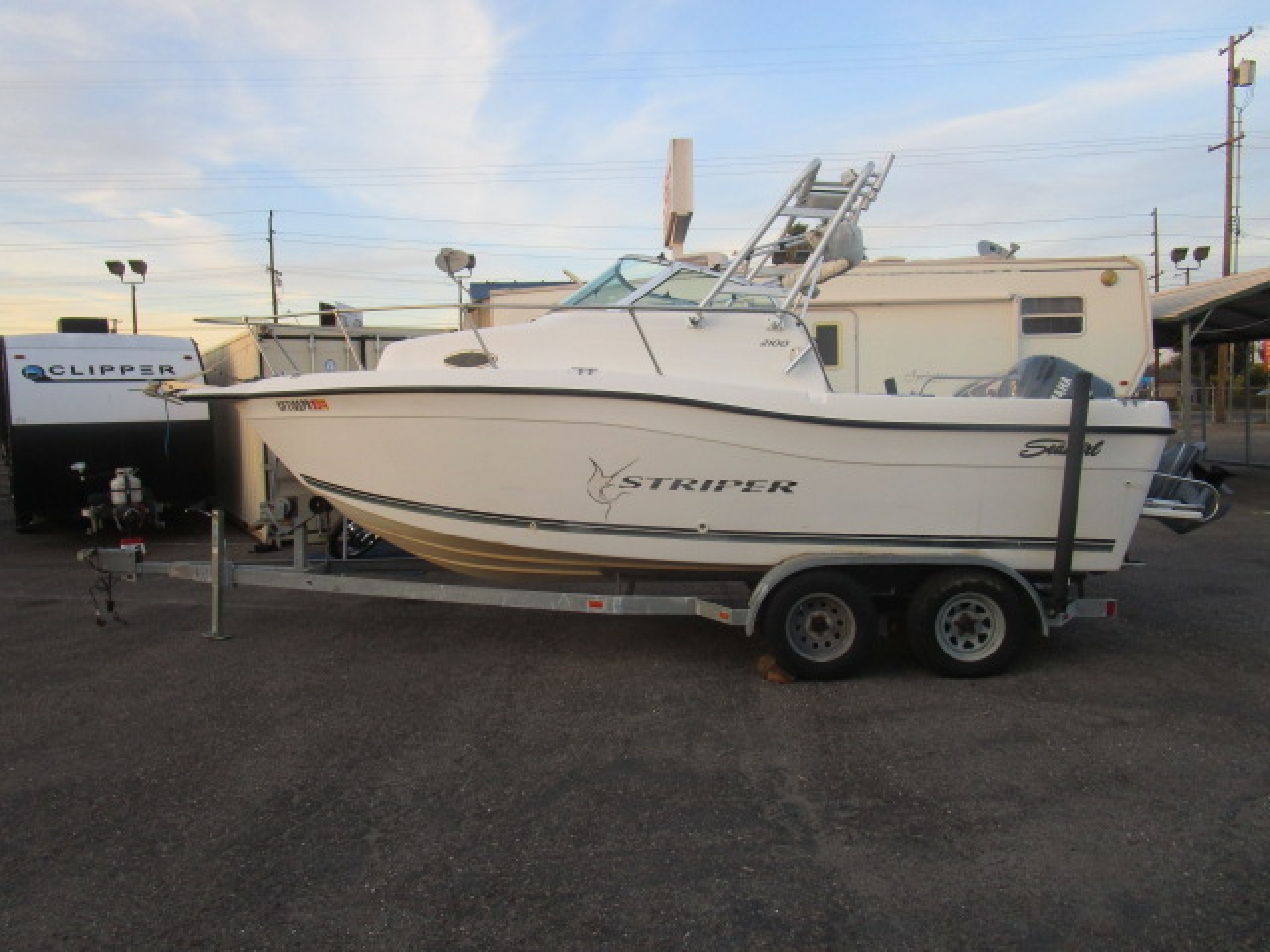 2000 Sea Swirl Striper Fishing Boat