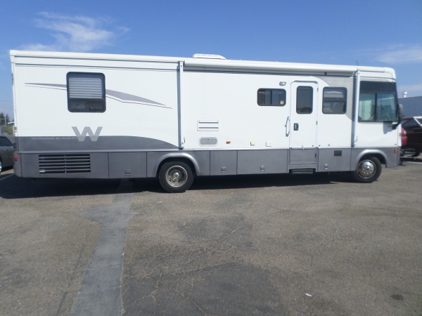 2001 Winnebago Adventurer Class A Motorhome