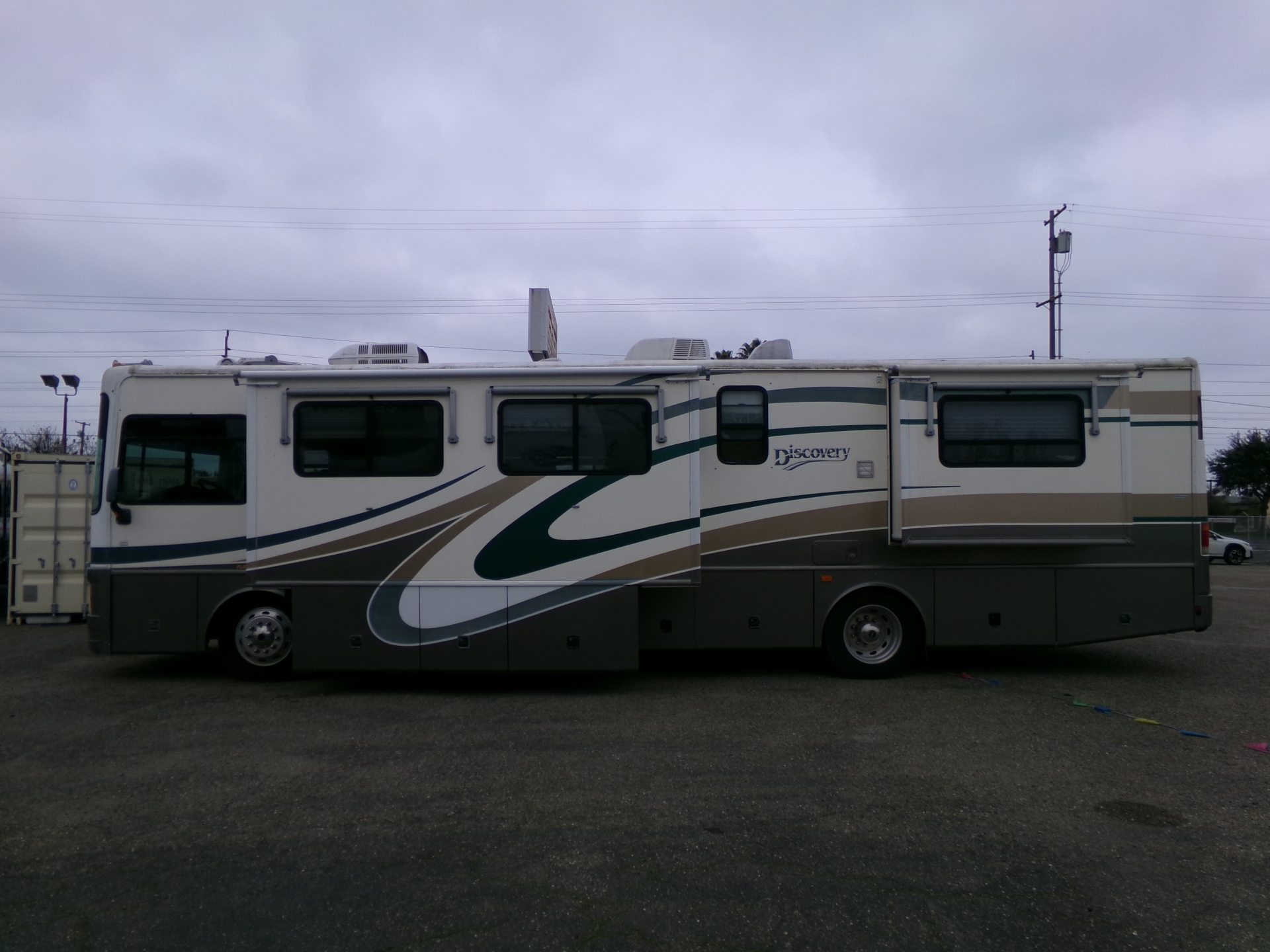 2002 Fleetwood 37U Discovery Class-A Pusher