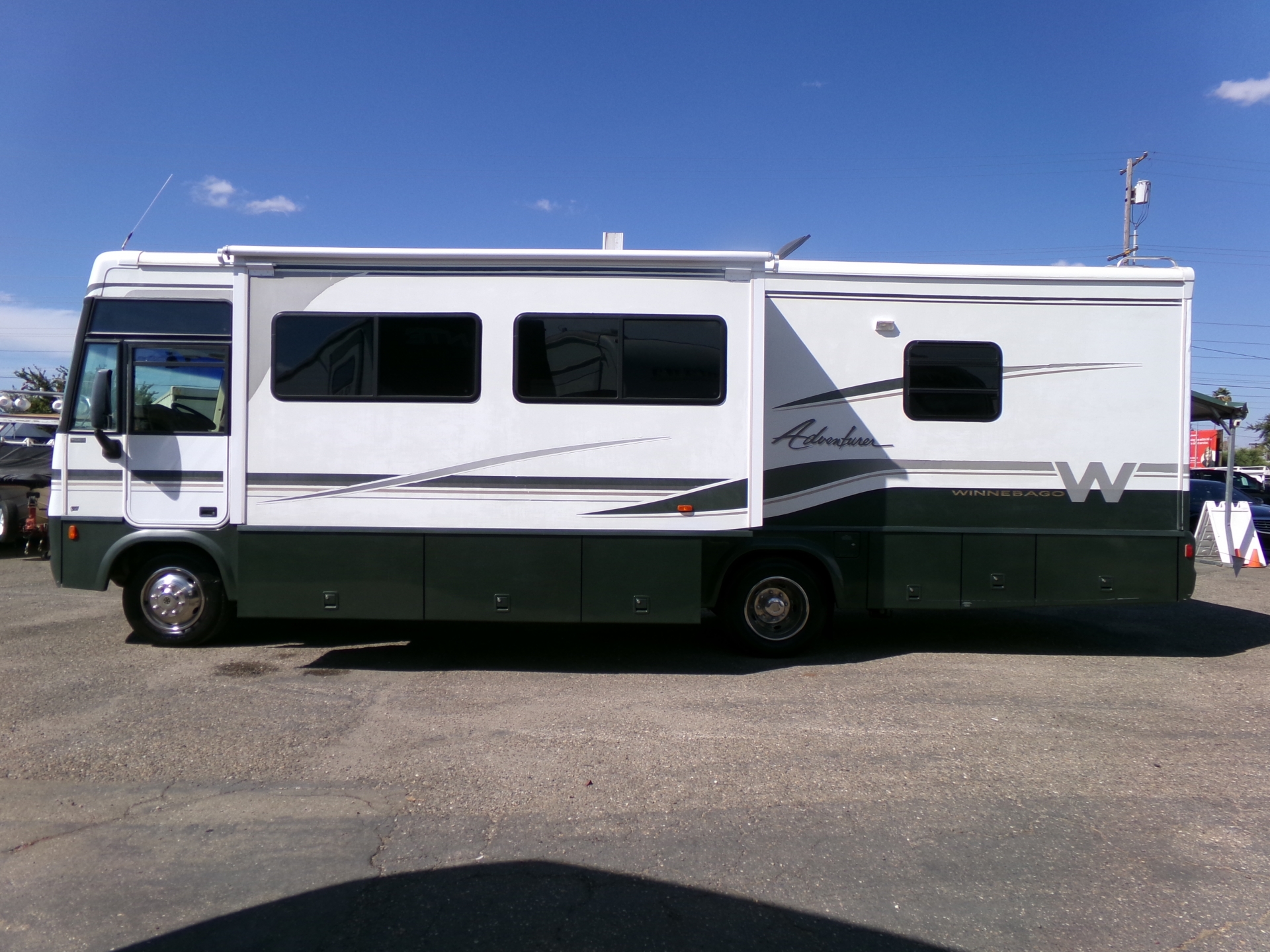 2002 Winnebago Adventurer Class-A