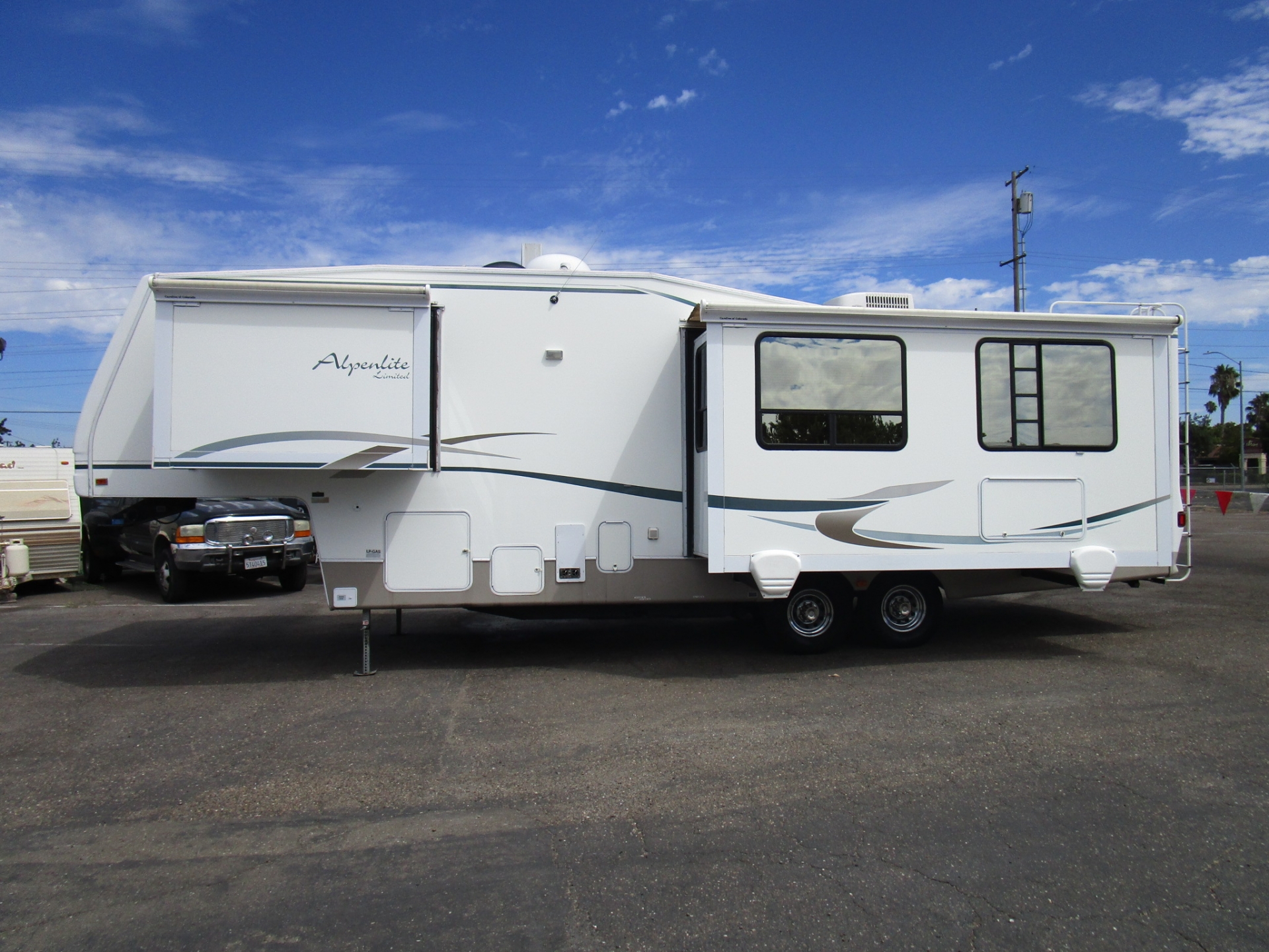 2003 Alpenlite 32 RL Medinah Limited 5th Wheel