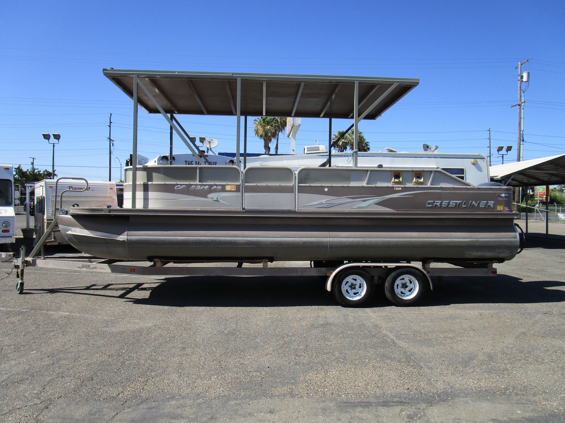 2003 Crestliner Pontoon Boat LSI 2485