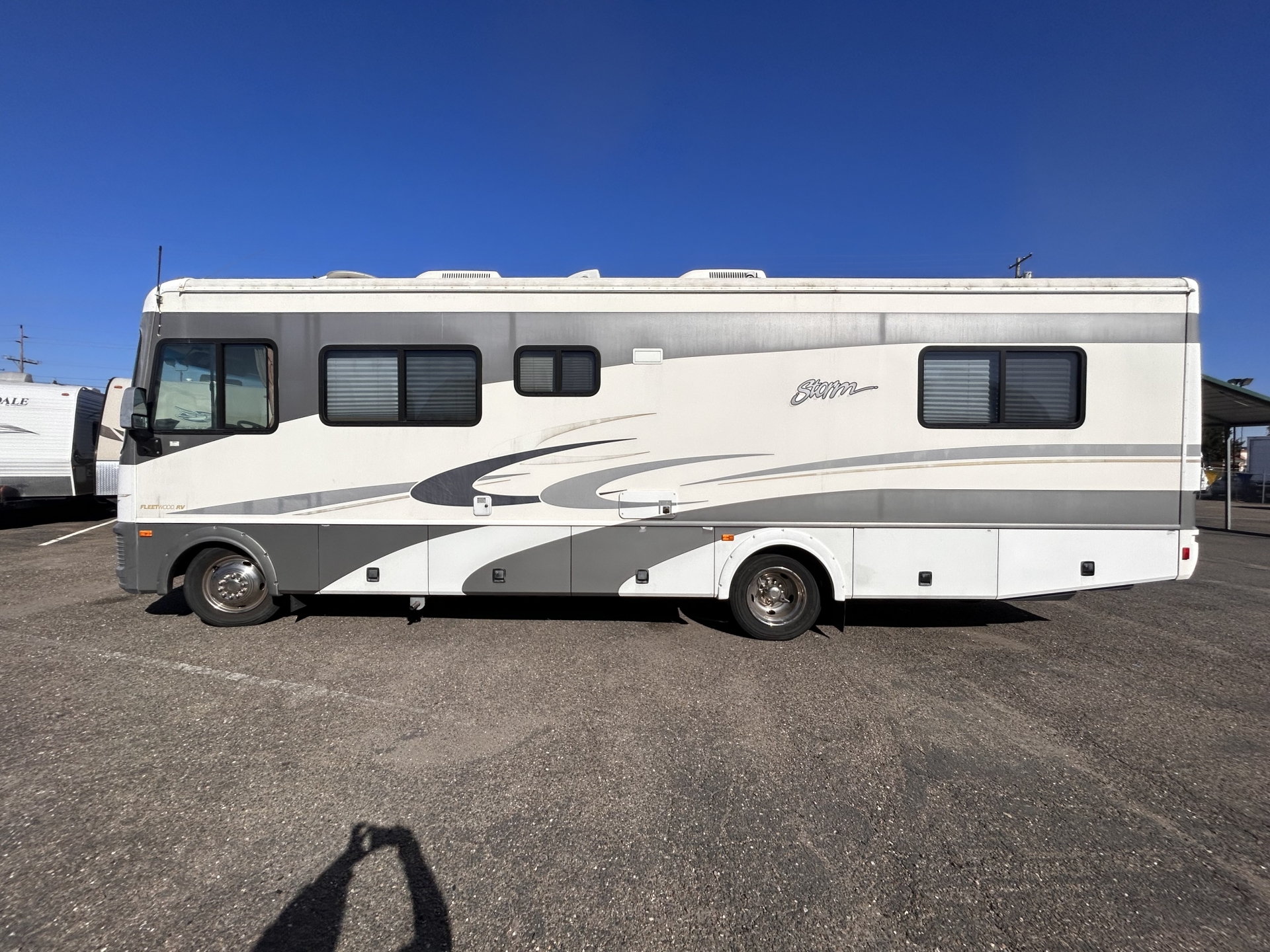 2003 Fleetwood Class A 30ft Storm Model-28