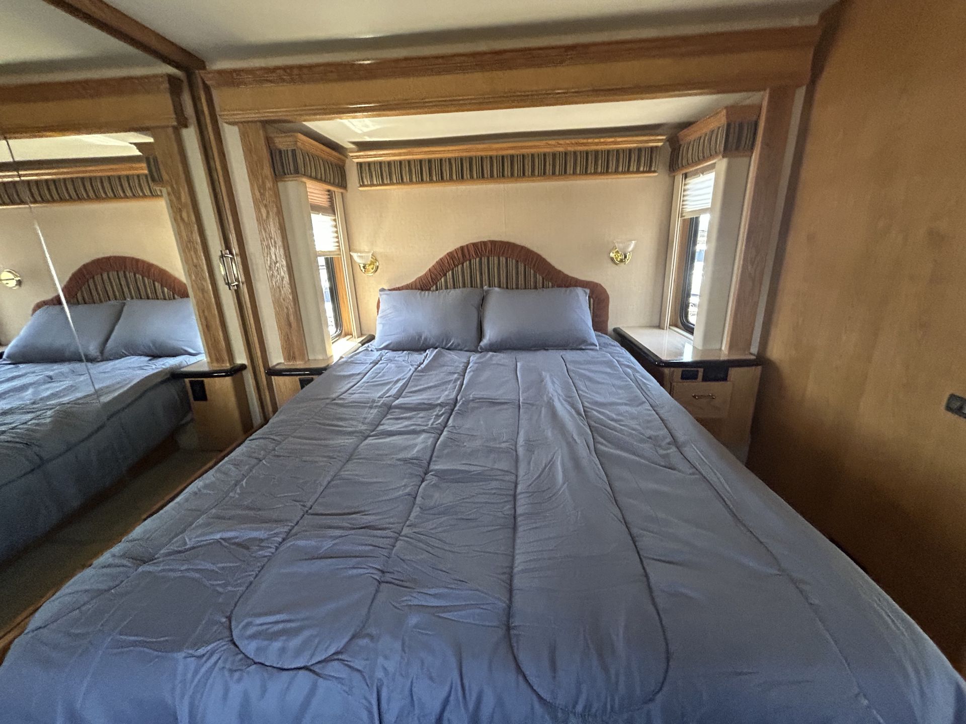 RV for sale 2003 Magna Class A Motorhome Country Coach Diesel Pusher