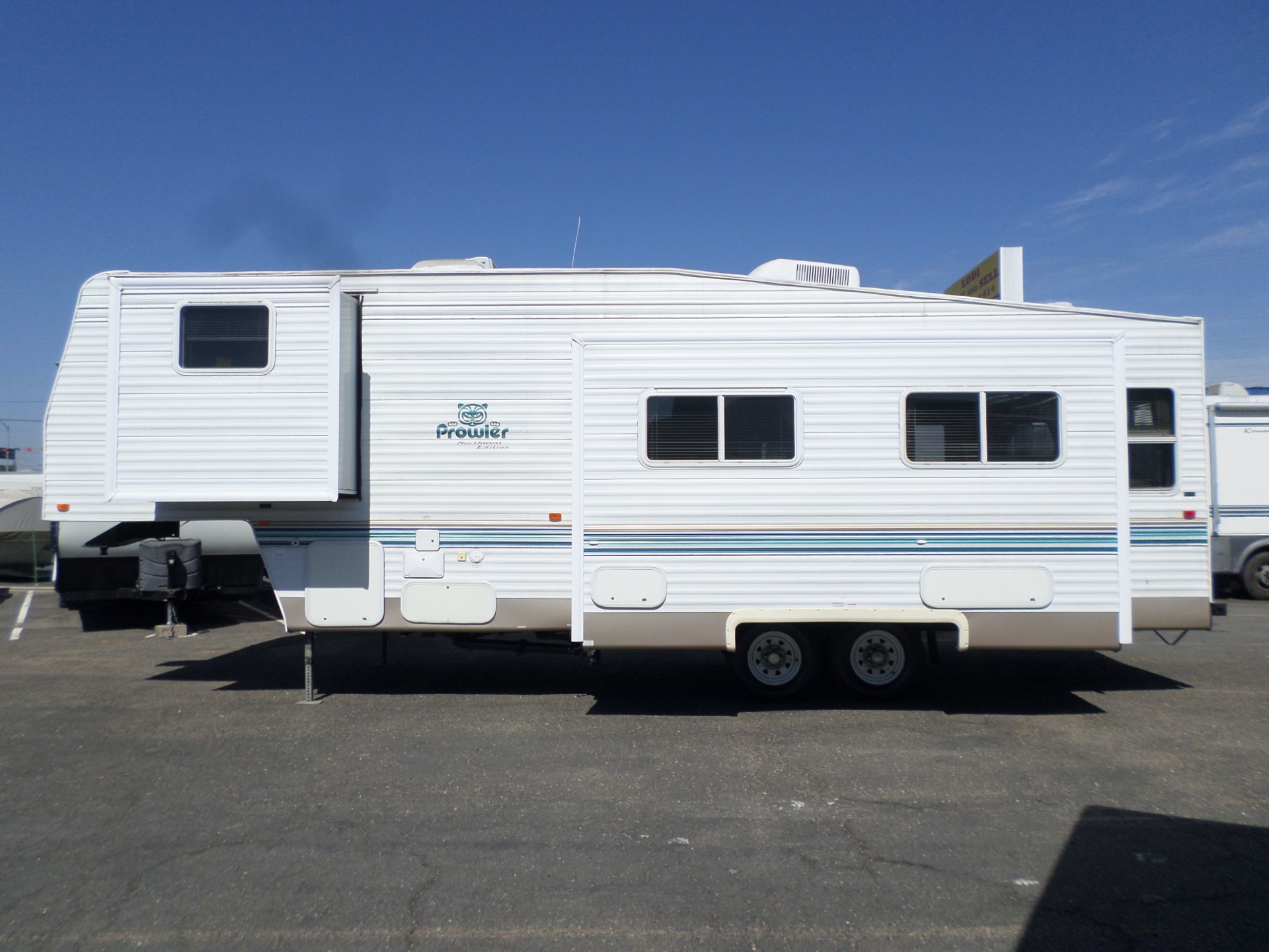 RV for sale 2003 Prowler Northwest Edition 315 5th Wheel 31' in Lodi
