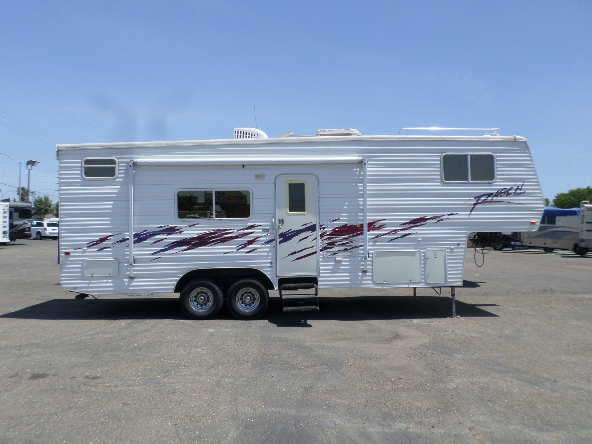 30 5g Toy Hauler Fifth Wheel