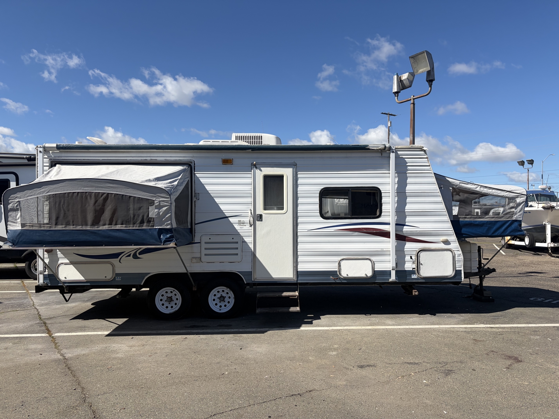 2003 Thor Tahoe Hybrid Travel Trailer