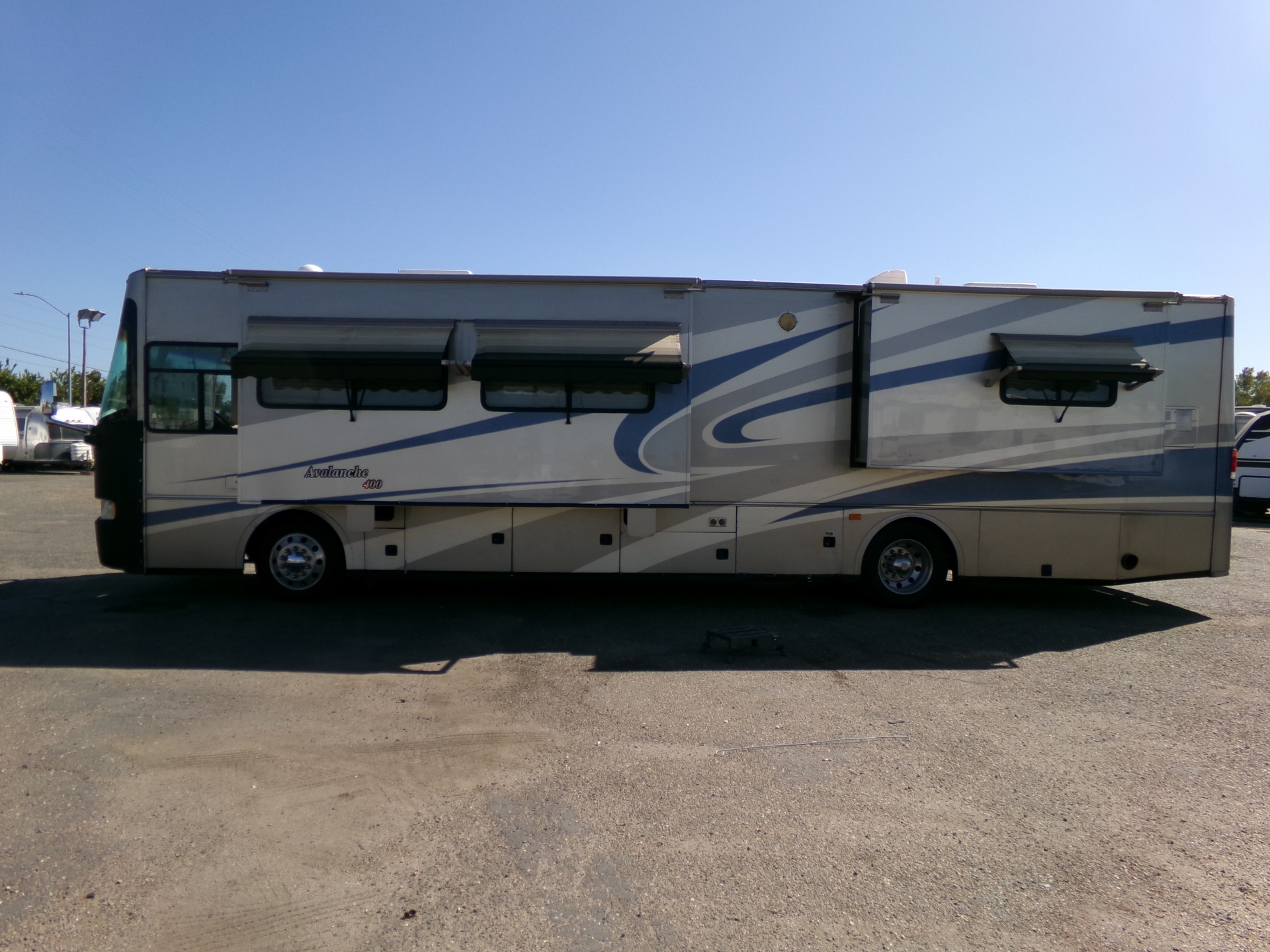 2004 Alpine Coach Class-A  Motor Home Avalanche Diesel Pusher