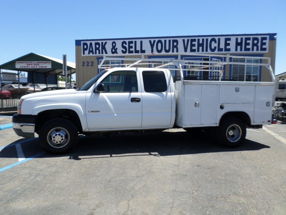 Truck for sale 2004 Chevrolet Silverado 3500 HD Dually Ext Cab 4 Door