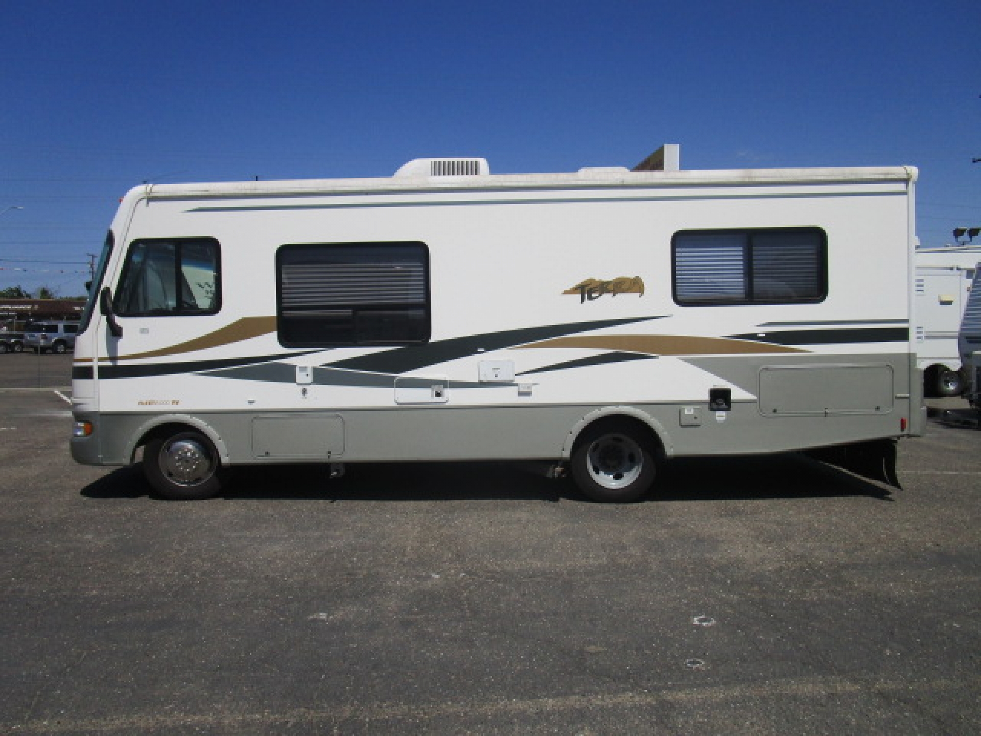 2004 Fleetwood Class A 26Q Motorhome