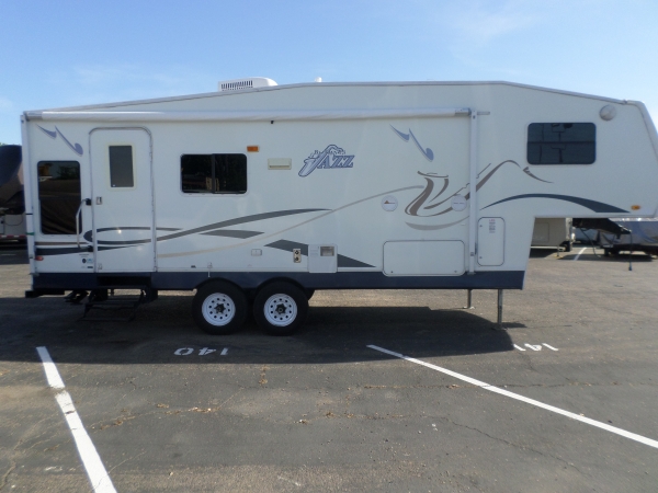2004 Thor Jazz 5th Wheel