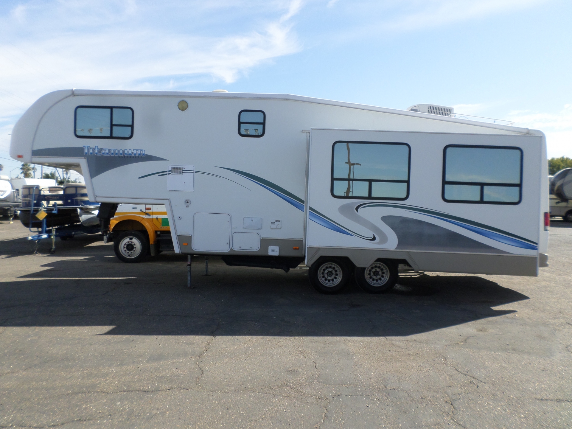 RV for sale 2004 Titanium Glendale RV 28E33SB 5th Wheel 34' in Lodi
