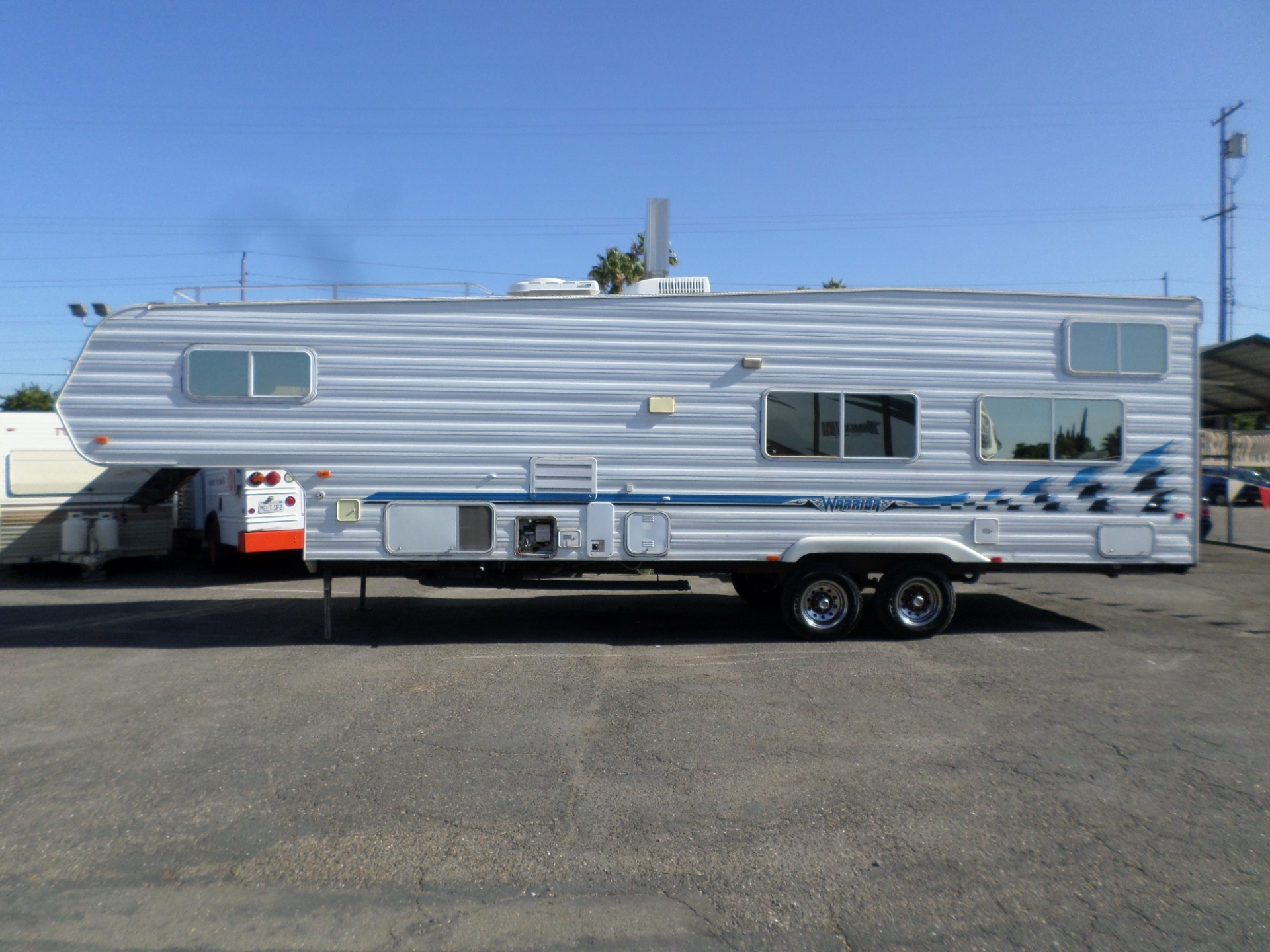 2004 Weekend Warrior Le3305 5th Wheel