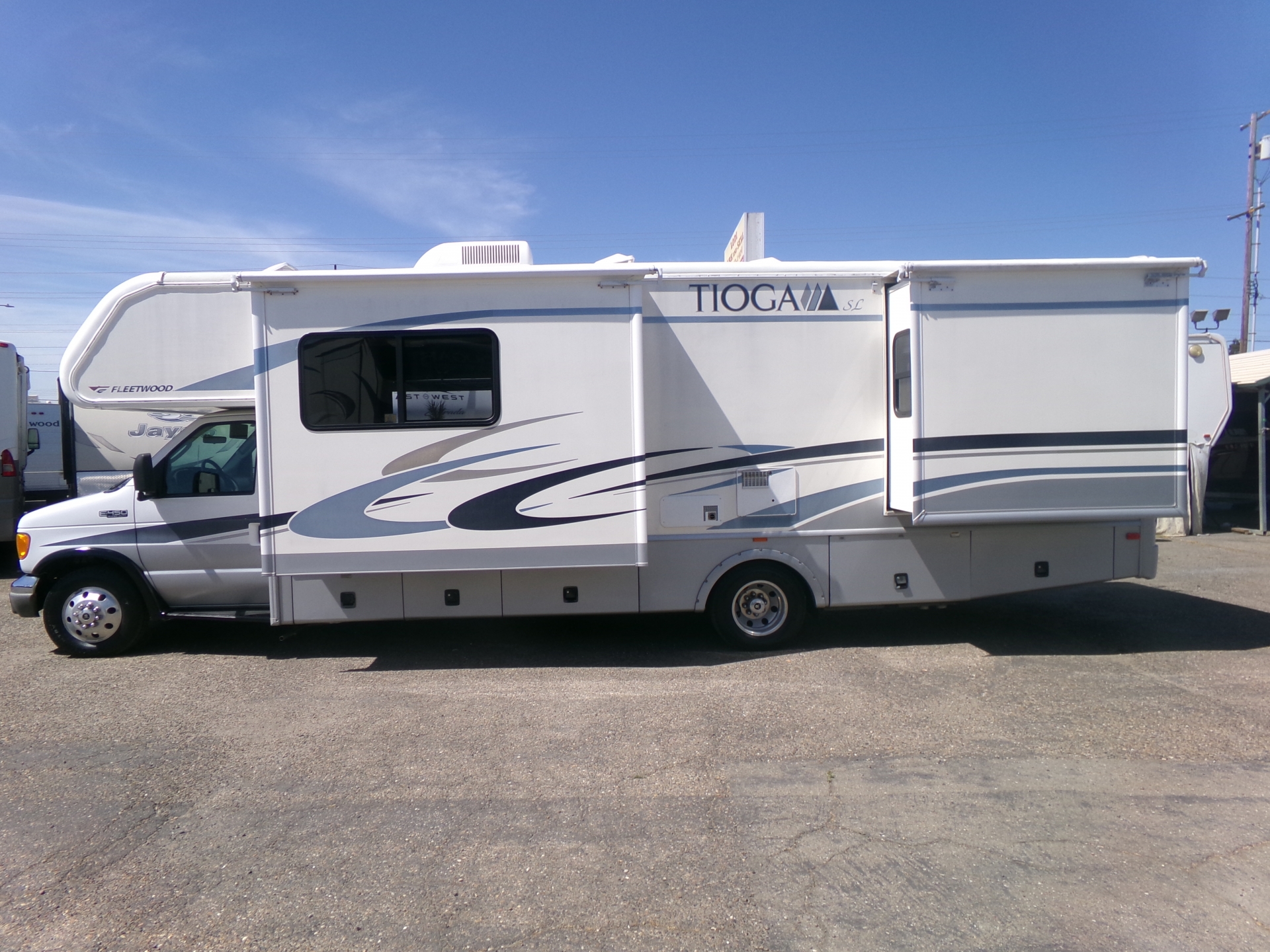 2005 Fleetwood Motor Home Tioga SL Class-C