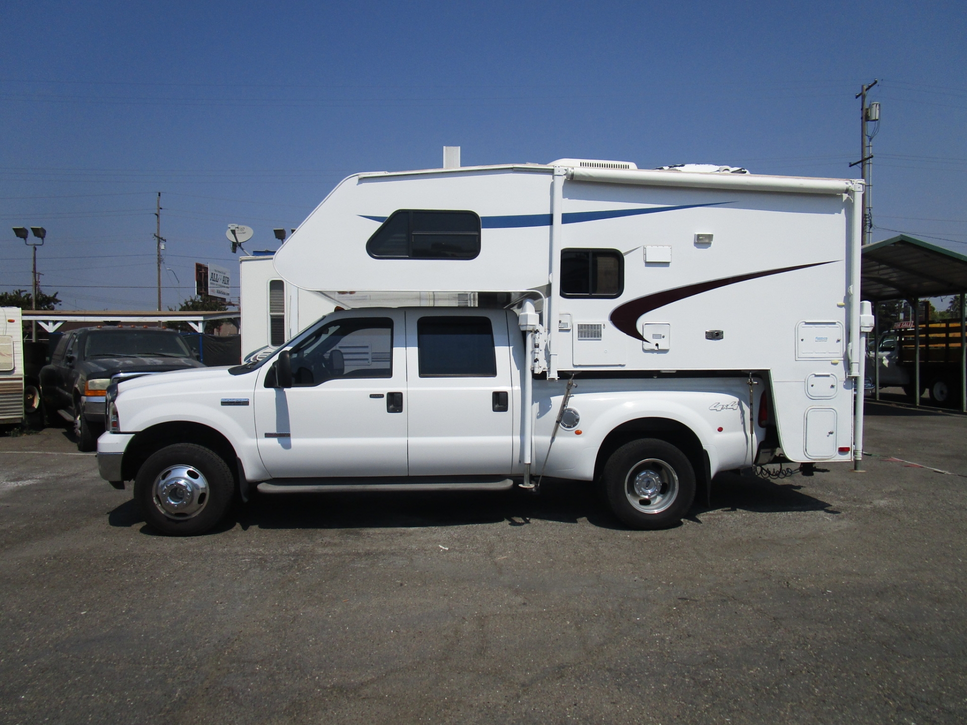 2005 Ford F350 Crew Cab Diesel Dually 4X4 2004 Lance Cab-Over Camper