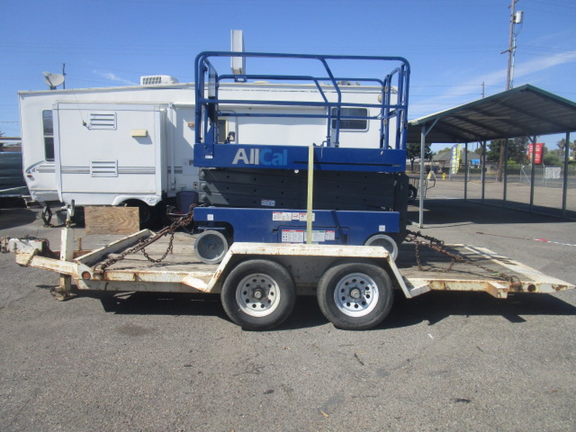 2005 Genie Scissor Lift With 15ft x 6ft Tilt Trailer