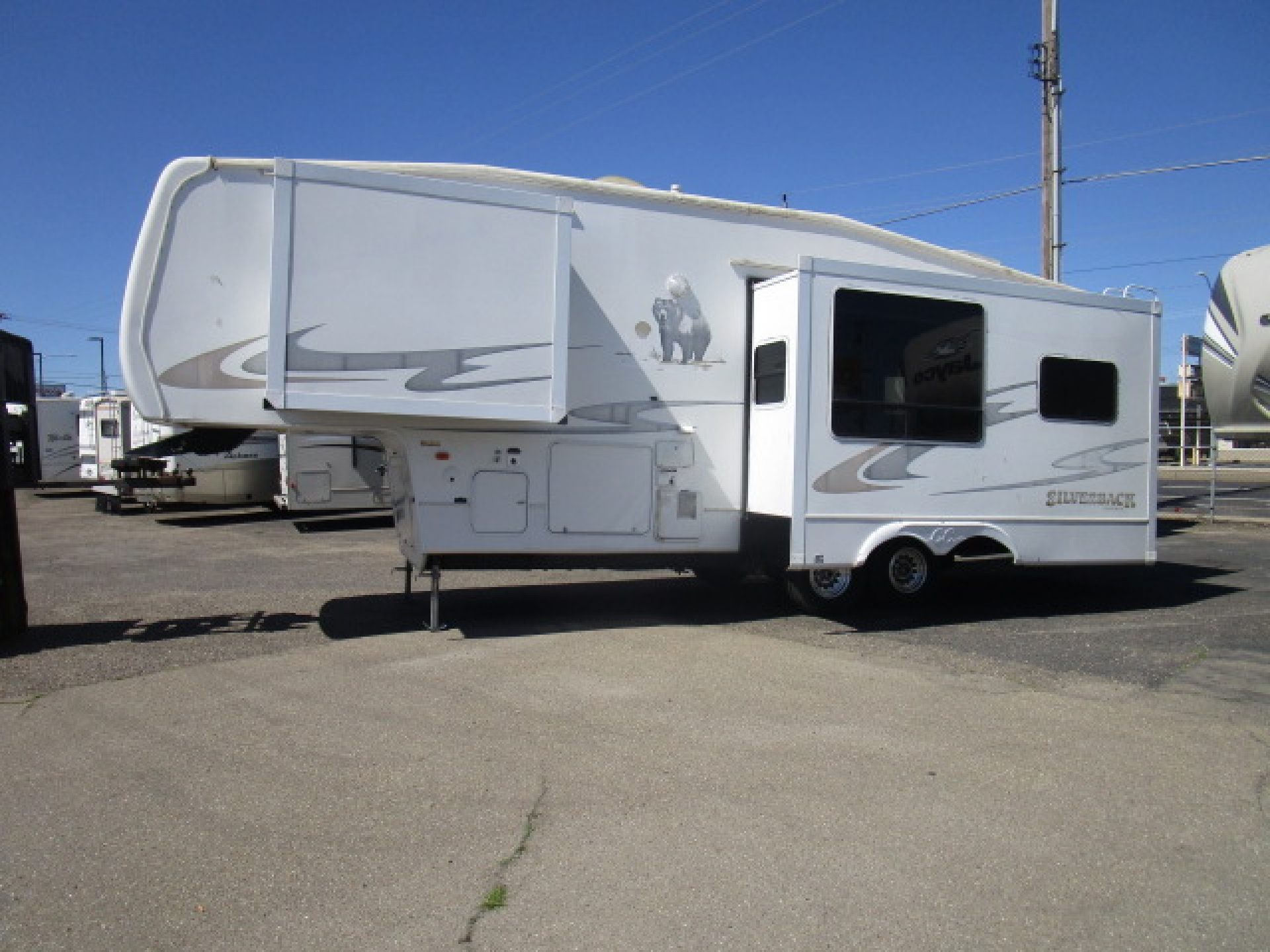 2007 Cedar Creek 5th Wheel Silverback