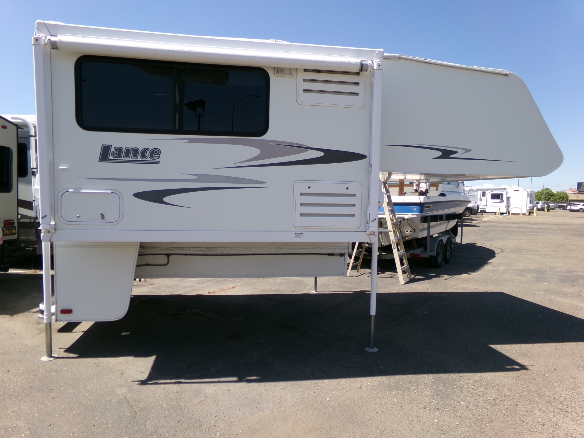 2007 Lance 951 Cab Over Camper