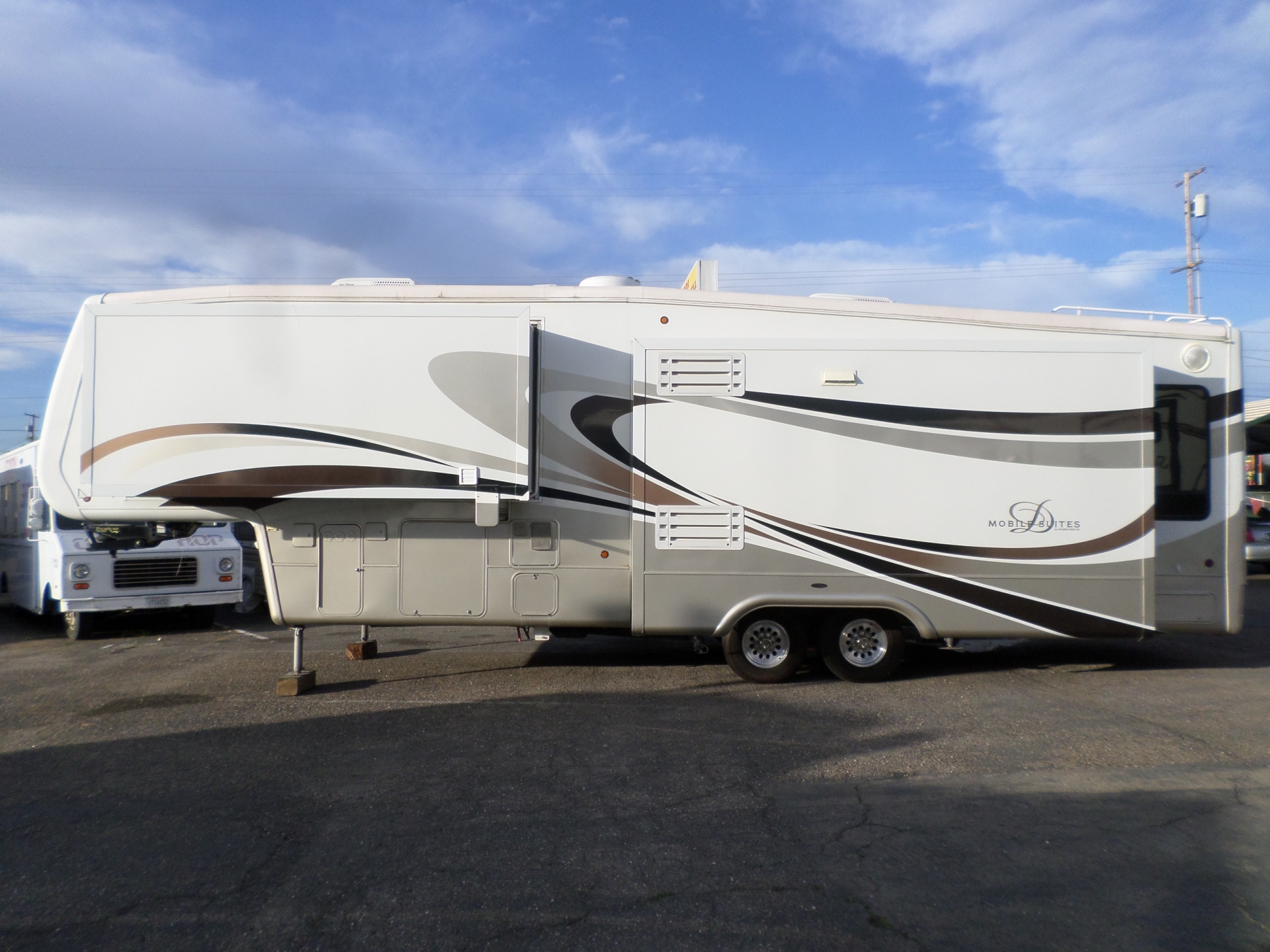 RV for sale 2008 Mobile Suites 5th Wheel 36SB3 36' in Lodi Stockton CA
