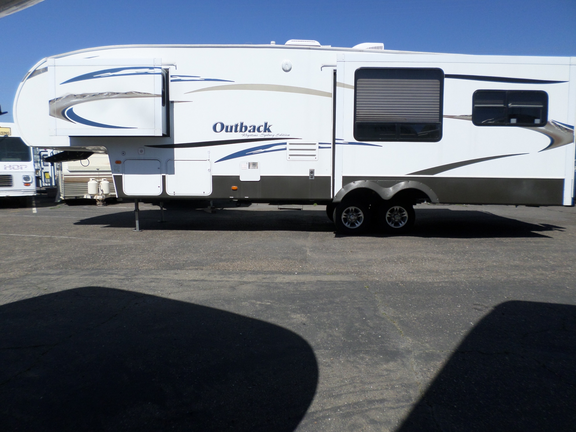 RV for sale 2009 Keystone Outback Sydney Edition 5th Wheel 35' in Lodi
