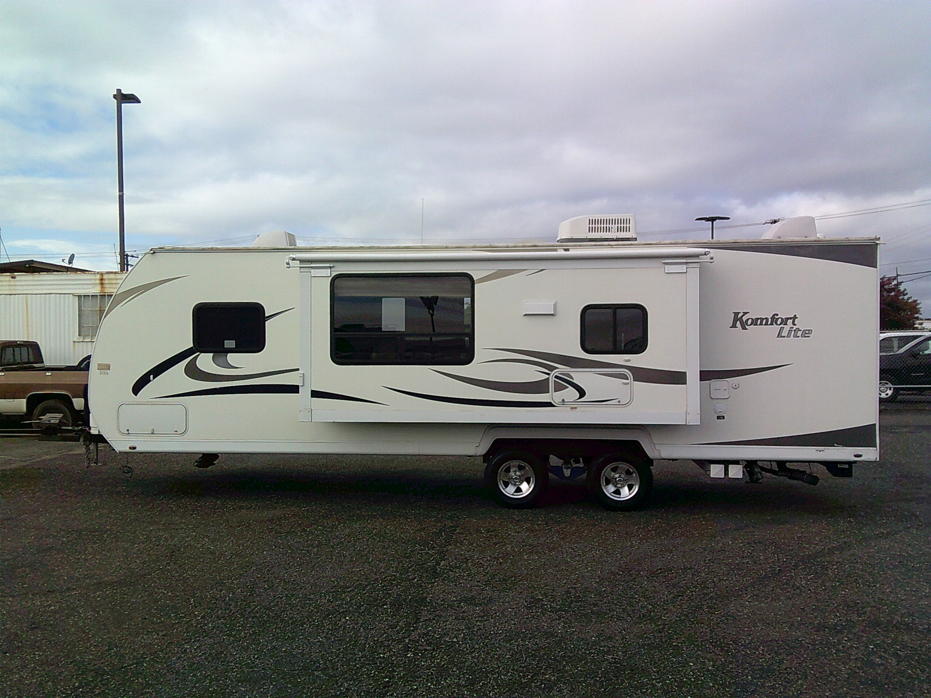 2009 Komfort Lite 281LS Travel Trailer