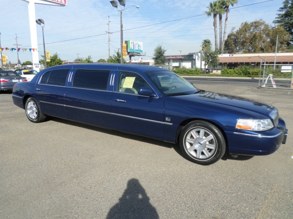 2009 Lincoln Town Car Stretch Limo